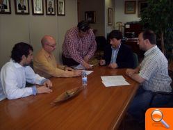 El Ayuntamiento ha firmado un convenio con l’Alcora Básquet Club para el patrocinio de la temporada - (foto 2) El Ayuntamiento ha firmado un convenio con l’Alcora Básquet Club para el patrocinio de la temporada - (foto 2)