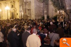 El Arzobispo preside un Vía Crucis nocturno por las calles del centro histórico de Valencia - (foto 3) El Arzobispo preside un Vía Crucis nocturno por las calles del centro histórico de Valencia - (foto 3)