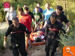 Un ciclista es rescatado por los bomberos en la senda La Regina de Sant Joan de Moró - (foto 2)