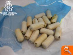 Detenido en el aeropuerto de Manises con ochenta y ocho bolas de, al parecer, cocaína en el interior de su cuerpo - (foto 3) Detenido en el aeropuerto de Manises con ochenta y ocho bolas de, al parecer, cocaína en el interior de su cuerpo - (foto 3)
