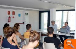 Alumnos de la Universidad de Verano “Rafael Altamira” estudian en Benidorm los retos de los destinos de sol y playa 