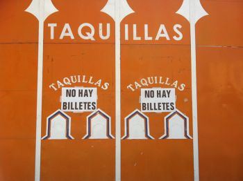 Cartel de ‘entradas agotadas’ para la corrida de toros de Gandia