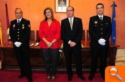 La alcaldesa preside la entrega de medallas y distinciones a efectivos de la Policía Nacional y Local en la festividad de sus patronos - (foto 4) La alcaldesa preside la entrega de medallas y distinciones a efectivos de la Policía Nacional y Local en la festividad de sus patronos - (foto 4)
