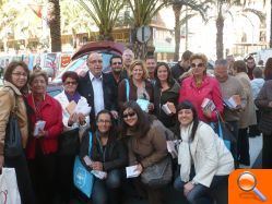 El PP de Alzira explica su programa en el tradicional mercado de los miércoles - (foto 2)