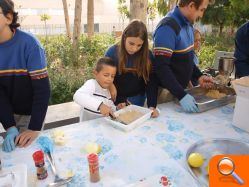 Jóvenes de San Vicente aprenden a elaborar turrón de Xixona en un taller realizado en el Centro de Recursos Juveniles 'Los Molinos' - (foto 2) Jóvenes de San Vicente aprenden a elaborar turrón de Xixona en un taller realizado en el Centro de Recursos Juveniles 'Los Molinos' - (foto 2)