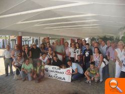 Paco Ramos y el becerrista local Sedano Vázquez en la fiesta final de año del Club Taurino alcorino - (foto 4) Paco Ramos y el becerrista local Sedano Vázquez en la fiesta final de año del Club Taurino alcorino - (foto 4)