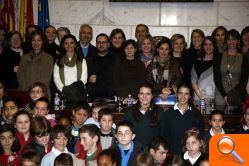 Ana Albert entrega los premios del concurso de tarjetas de navidad y del de belenes en centros educativos