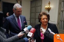 La alcaldesa se reúne con los directivos de la Asociación Pro Banco de Valencia y les expresa su respaldo al objetivo de mantener su identidad - (foto 3)