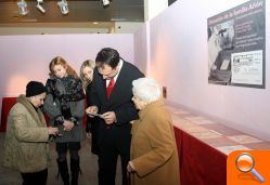 La familia Añón dona documentos históricos sobre el proceso de fotograbado de trepas metálicas al Museo del Azulejo - (foto 2)