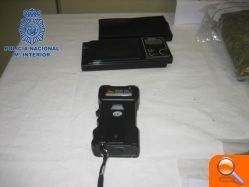 Desmantelado un punto de venta de, al parecer, marihuana en el distrito de Exposición - (foto 3)