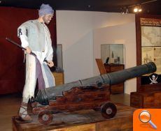 El Castillo expone la historia de la piratería, que llena las salas Taberna y Cuerpo de Guardia de armas, tesoros y filibusteros - (foto 3) El Castillo expone la historia de la piratería, que llena las salas Taberna y Cuerpo de Guardia de armas, tesoros y filibusteros - (foto 3)