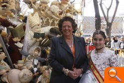 La alcaldesa ha visitado esta mañana la Falla Na Jordana, ganadora del Ninot Indultat Infantil - (foto 2)