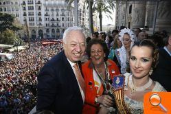 El president de la Generalitat  y el ministro de Asuntos Exteriores, invitados de la alcaldesa  al balcón del Ayuntamiento - (foto 3)