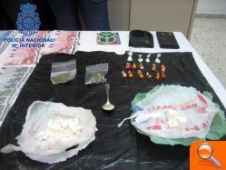 Desmantelado un punto de venta de, al parecer, cocaína en el distrito de Abastos - (foto 3)