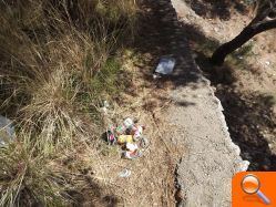 El PSPV denuncia la suciedad y la dejadez en el paraje de la Magdalena una semana después de las fiestas - (foto 6)
