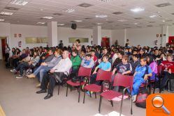 El IES 25 d’abril expone su trabajo sobre el Dia Internacional de la Dona - (foto 2)
