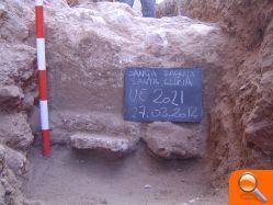 Descubren un fragmento de muro de la época medieval en las obras del antiguo convento-hospital de Santa Lucía