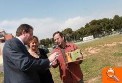 El Ayuntamiento de Castellón y la Subdelegación del Gobierno desbloquean la instalación de la escultura ‘El Grao ama el mar’ - (foto 2)