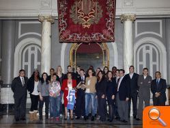 La Alcaldesa recibe al equipo  campeón de la Euroliga de baloncesto femenino y brinda su triunfo a todos los  valencianos - (foto 4)