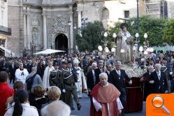 Monseñor Carlos Osoro preside la solemne procesión general con la imagen de San Vicente Ferrer - (foto 3)