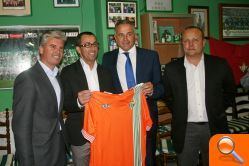 Rafael Gordillo y el Presidente del Betis visitan la Peña Bética de Dénia 