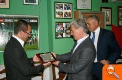 Rafael Gordillo y el Presidente del Betis visitan la Peña Bética de Dénia  - (foto 2)