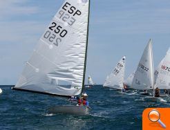 La Copa Autonómica de Láser, Europa y 420 reunió a más de cien embarcaciones en el RCN valencia - (foto 4)
