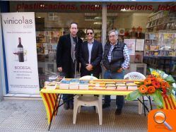 Sant Joan celebró el día del libro con ofertas especiales en las librerías y floristerías del municipio - (foto 2)