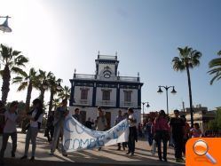 Alrededor de una treintena de personas acuden a la movilización de Custodia Compartida - (foto 4)