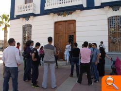 Alrededor de una treintena de personas acuden a la movilización de Custodia Compartida - (foto 2)