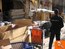 La Policía detiene a ocho personas que  ocupaban ilegalmente cuatro casas en Patraix - (foto 6)