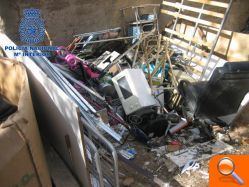 La Policía detiene a ocho personas que  ocupaban ilegalmente cuatro casas en Patraix - (foto 5)