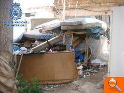 La Policía detiene a ocho personas que  ocupaban ilegalmente cuatro casas en Patraix - (foto 4)
