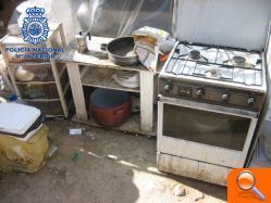 La Policía detiene a ocho personas que  ocupaban ilegalmente cuatro casas en Patraix - (foto 3)