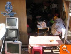 La Policía detiene a ocho personas que  ocupaban ilegalmente cuatro casas en Patraix - (foto 2)
