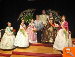 Las hogueras Parque Lo Torrent-La Huerta, Las Acacias y L'Entrà al Poble presentan a sus bellezas y damas ante multitud de personas - (foto 3)