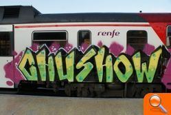 Policía Local localiza de madrugada a grafiteros de Madrid pintando un tren de cercanías en Alicante que ocasiona daños por valor superior a 8.000€ - (foto 3)
