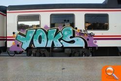 Policía Local localiza de madrugada a grafiteros de Madrid pintando un tren de cercanías en Alicante que ocasiona daños por valor superior a 8.000€ - (foto 2)
