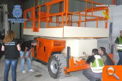 Desarticulada una organización dedicada al tráfico ilícito de maquinaria pesada de obra con destino Marruecos - (foto 2) Desarticulada una organización dedicada al tráfico ilícito de maquinaria pesada de obra con destino Marruecos - (foto 2)