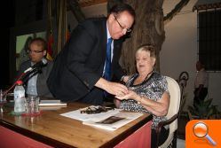 Pilar de la Horadada presenta en Los Picos la biografía de José Mª Sempere Olivares “de diplomático a agricultor” - (foto 2) Pilar de la Horadada presenta en Los Picos la biografía de José Mª Sempere Olivares “de diplomático a agricultor” - (foto 2)