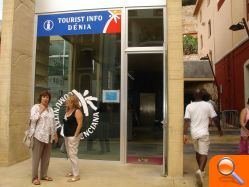 El punto de información turística de la plaza del Consell bate récords de visitantes durante su primera semana de apertura - (foto 2) El punto de información turística de la plaza del Consell bate récords de visitantes durante su primera semana de apertura - (foto 2)