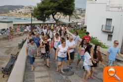 Los participantes en el Festival de Danses visitan Peñíscola - (foto 4)