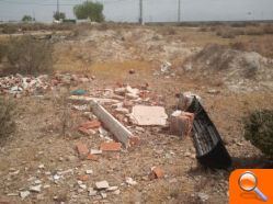 Compromís denuncia ante el Seprona vertidos incontrolados en Sant Vicent cercanos a la zona de los Girasoles - (foto 2) Compromís denuncia ante el Seprona vertidos incontrolados en Sant Vicent cercanos a la zona de los Girasoles - (foto 2)