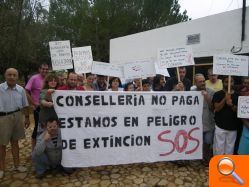 Familiares y residentes de El Rinconet protestan ante el impago de Bienestar Social - (foto 3) Familiares y residentes de El Rinconet protestan ante el impago de Bienestar Social - (foto 3)