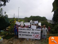 Familiares y residentes de El Rinconet protestan ante el impago de Bienestar Social - (foto 4) Familiares y residentes de El Rinconet protestan ante el impago de Bienestar Social - (foto 4)