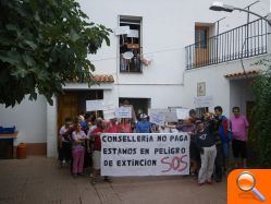 Familiares y residentes de El Rinconet protestan ante el impago de Bienestar Social - (foto 5) Familiares y residentes de El Rinconet protestan ante el impago de Bienestar Social - (foto 5)