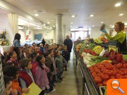 Los pequeños de Almassora celebran la fiesta de la castañera