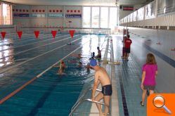 “La natación te ayuda” posibilita que las personas con discapacidad puedan disfrutar de las piscinas municipales - (foto 3)