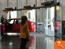 Cuatro ladrones encapuchados asaltan una joyería de la Salera - (foto 2) Cuatro ladrones encapuchados asaltan una joyería de la Salera - (foto 2)