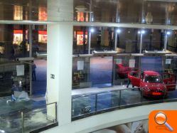 Cuatro ladrones encapuchados asaltan una joyería de la Salera - (foto 5) Cuatro ladrones encapuchados asaltan una joyería de la Salera - (foto 5)